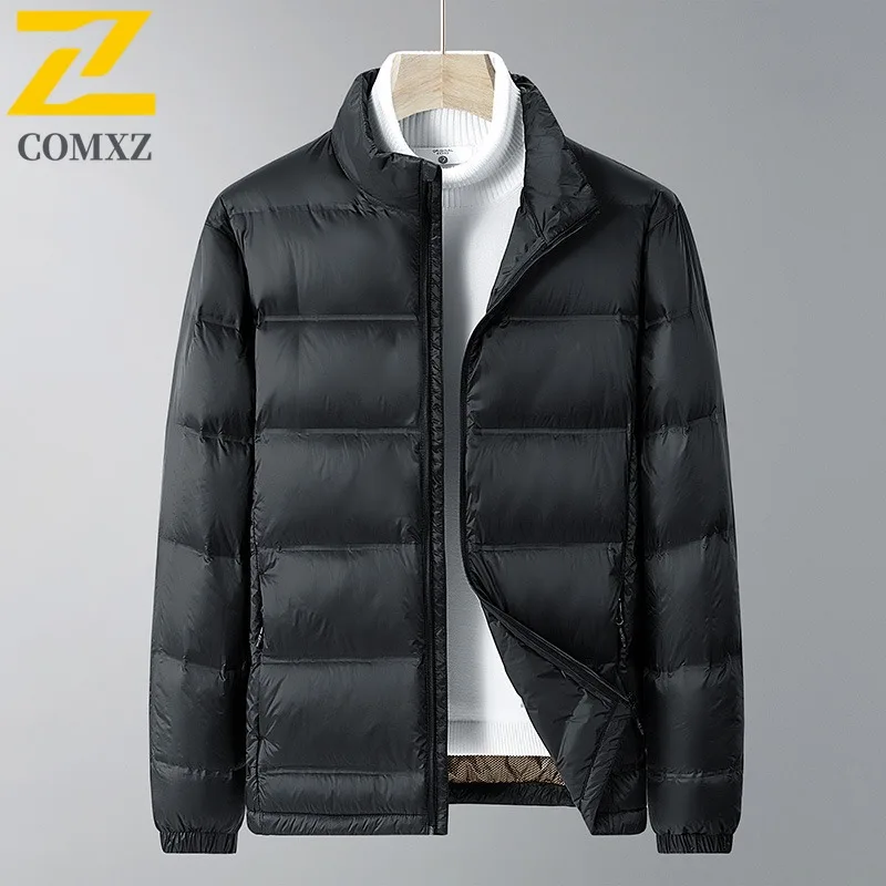 COMXZ 2025 رجل الشتاء الوقوف طوق سميكة البخاخ سترة مبطنة بالقطن مقاوم للماء يندبروف تكتيكات دافئة سترة واقية خفيفة الوزن