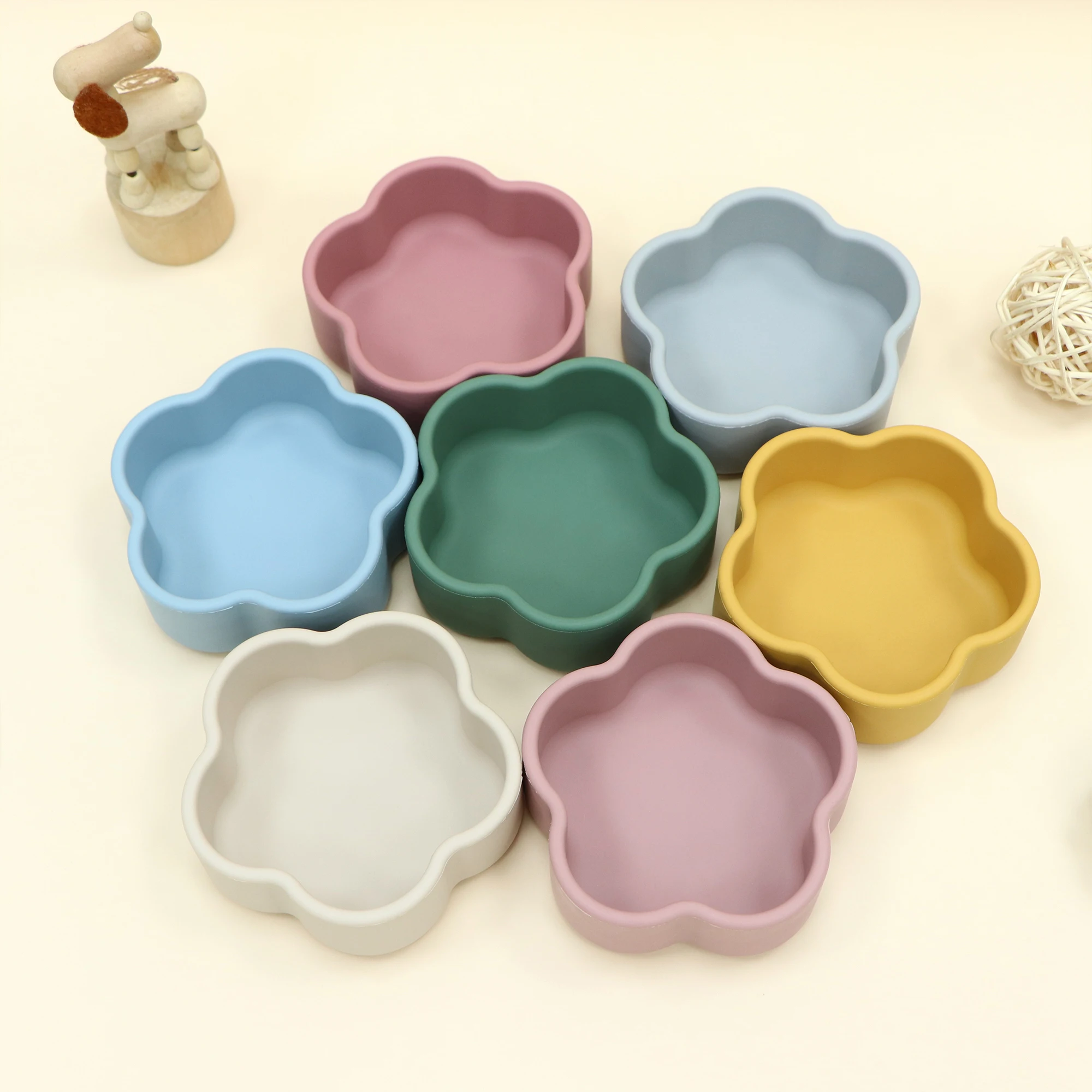 1pc Silicone Feeding Bowl, Flower Shape, Great For Baby Soup Serving, High Temperature Resistant, Baby Birthday Gift