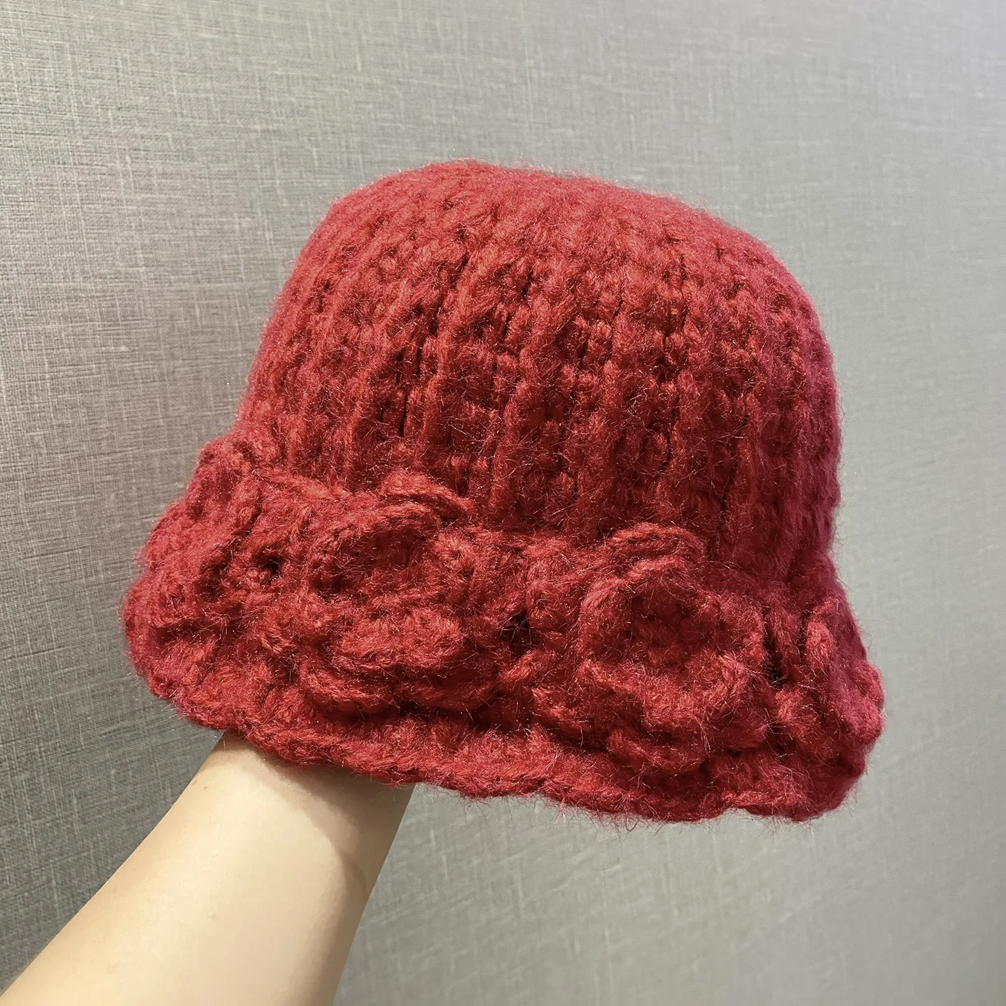 

Женская вязаная шапка в стиле ретро, французская атмосфера, тонкие цветы, вязаная осенне-зимняя новая маленькая шерстяная шапка Ins Face