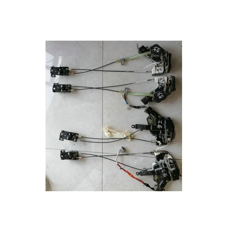 

Front Rear Central Control Door Lock Actuator For Toyota Land Cruiser 4500 4700 LC100 LX470