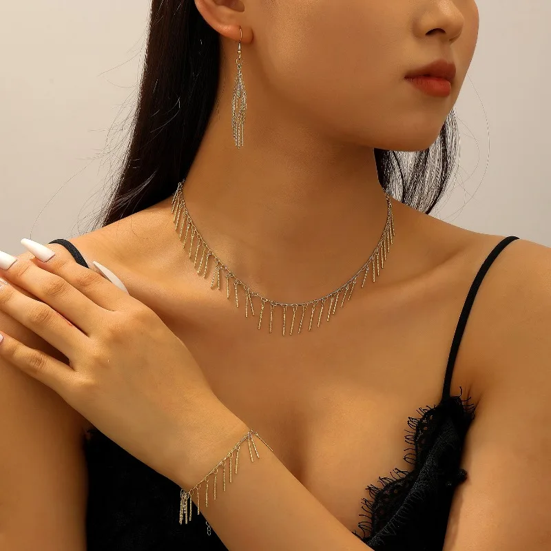 

Metal flowing Su necklace, fashionable trend, personalized bracelet, niche, versatile, high-end accessories