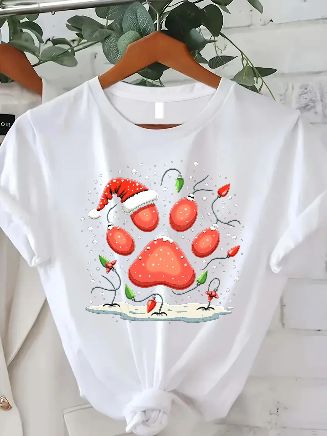 Women'S Black Christmas Cat Paw Print Holly Berry Cute Santa Hat Design Fit Short Sleeve Casual Top Comfortable Holiday Pet