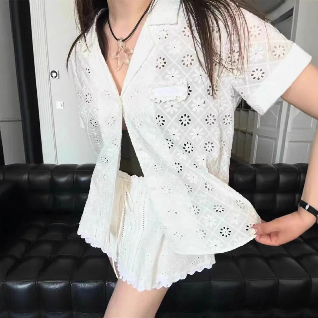 

Lu Yuxiao Pure Cotton ort Sve Embroidered Hollow Flower Collar Open Cardigan irt Women's Faion Summer Breathable