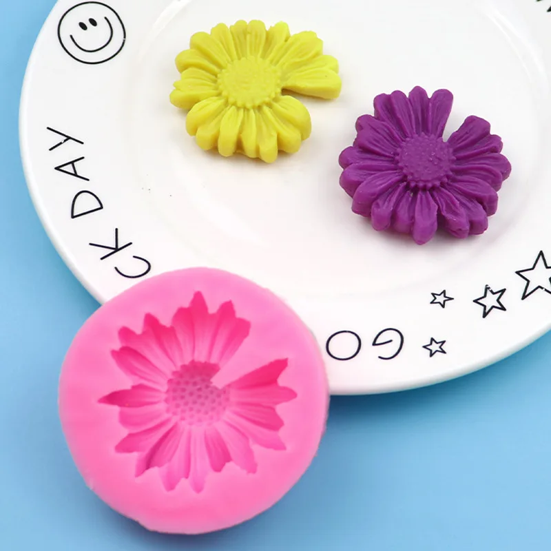 

DIY Liquid Silicone, Round Single Daisy Sunflower Glue Mold XGY-2