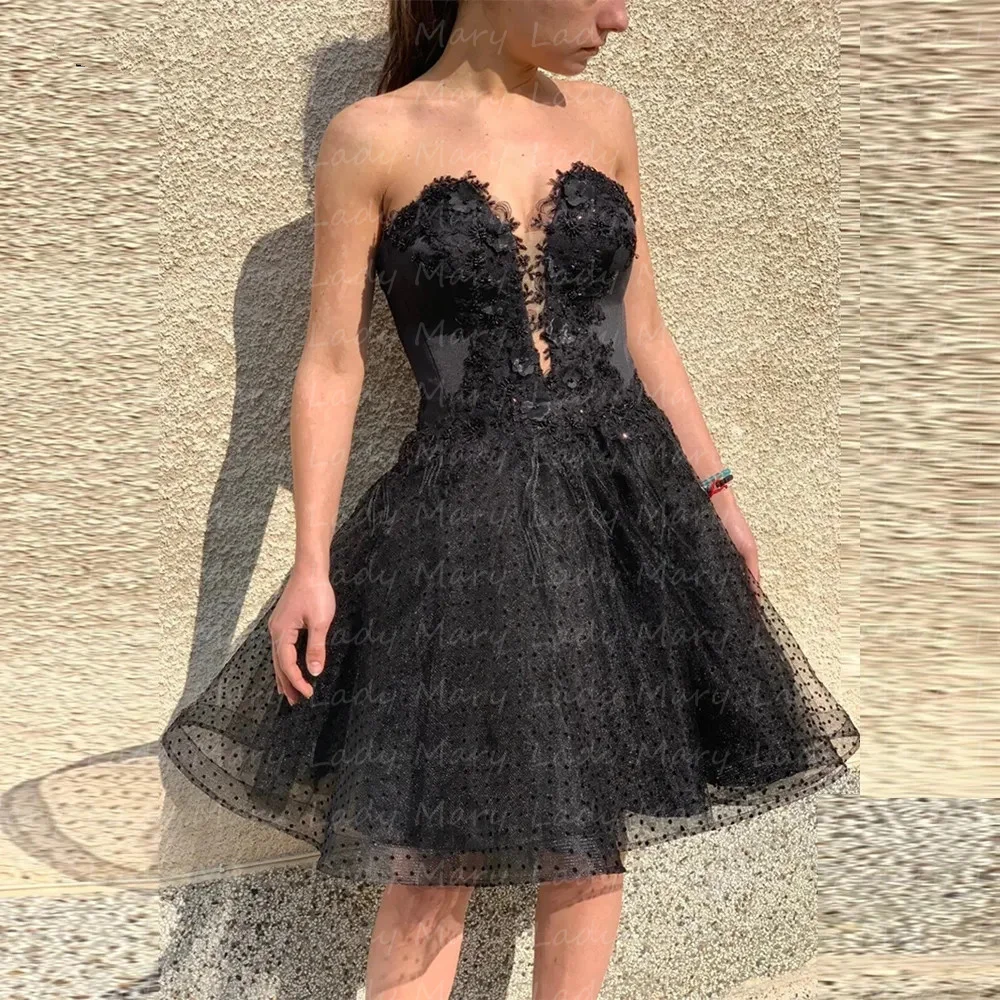 

Little Black Homecoming Dresses Sweetheart Neck Lace Applique Dotted Tulle Plunging V Neck Mini Length Girl Graduation Party