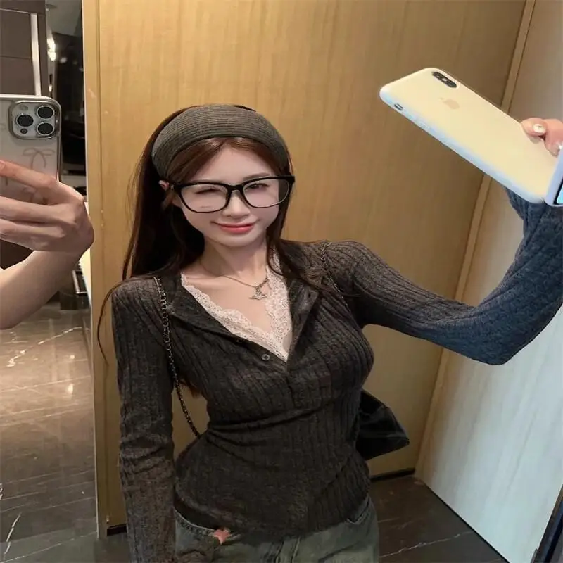 

Женская одежда: топы с V-образным вырезом и кружевом, имитация двухслойного дизайна, элегантные, облегающие, универсальные, для многослойных образов и носки как верхняя одежда, модные.