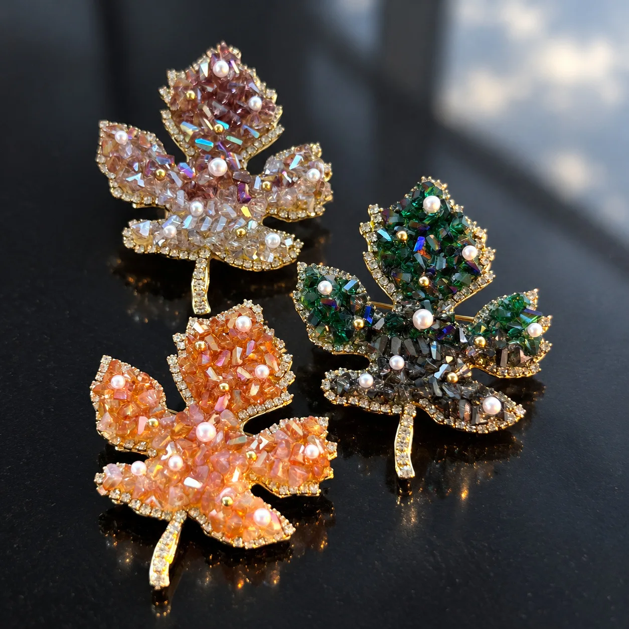Gradient Maple Leaf Handmade Crystal Pearl Beaded Brooch Elegant Pin for Suit Coat Decor Jewelry Accessory Christmas Gifts