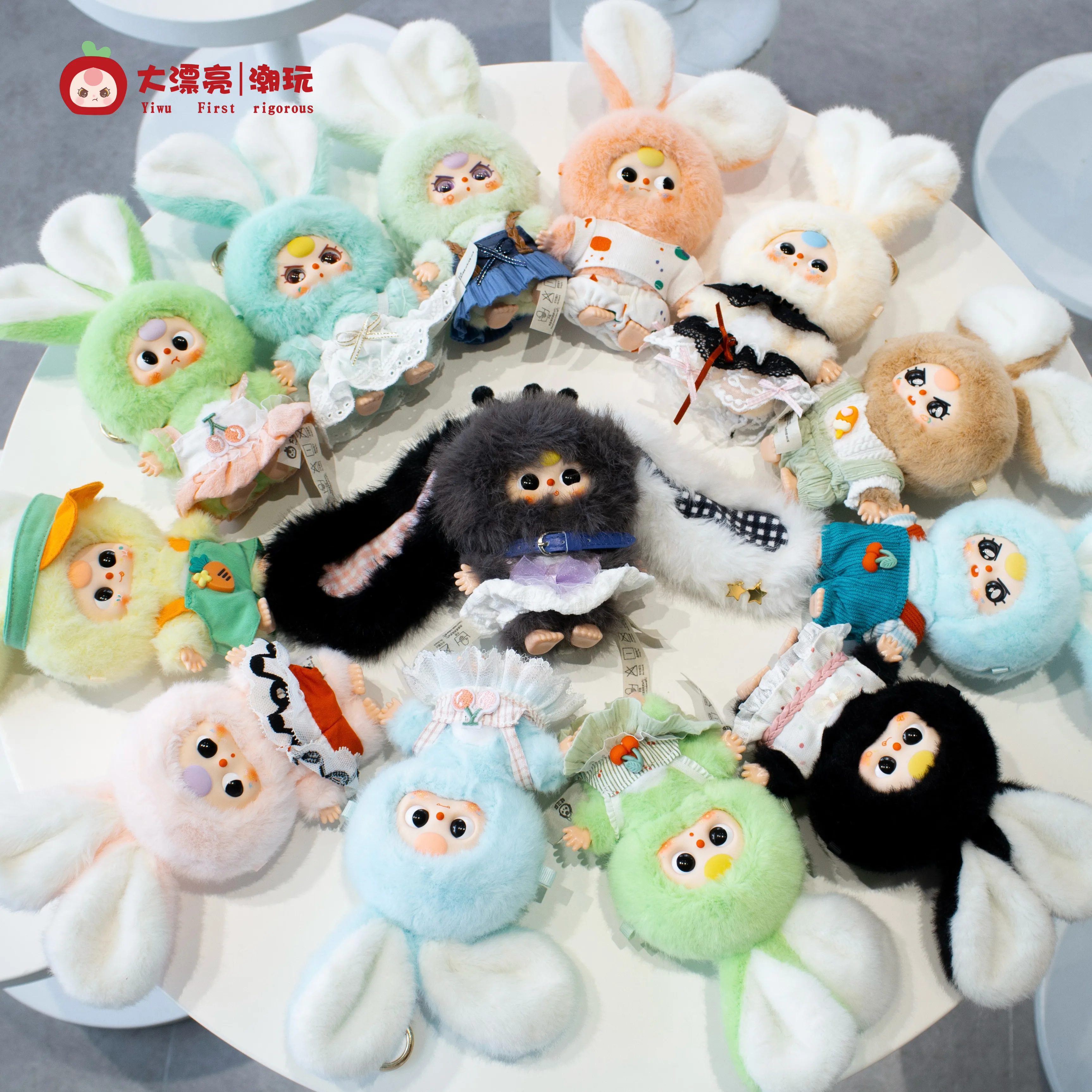 

Новая оригинальная серия миниатюрных кукол-зайчиков Fuzz Doll в слепой коробке, милые мультяшные игрушки-фигурки для телефона, сумки, украшения, подарок для девочек