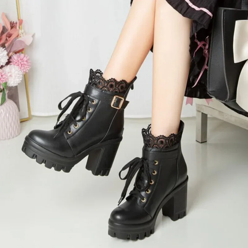 2023 Great Quality Block tacchi alti stivaletti da donna scarpe bianche Lace Decor Lace Up Chunky Heeled Fashion Platform Boots Verclo