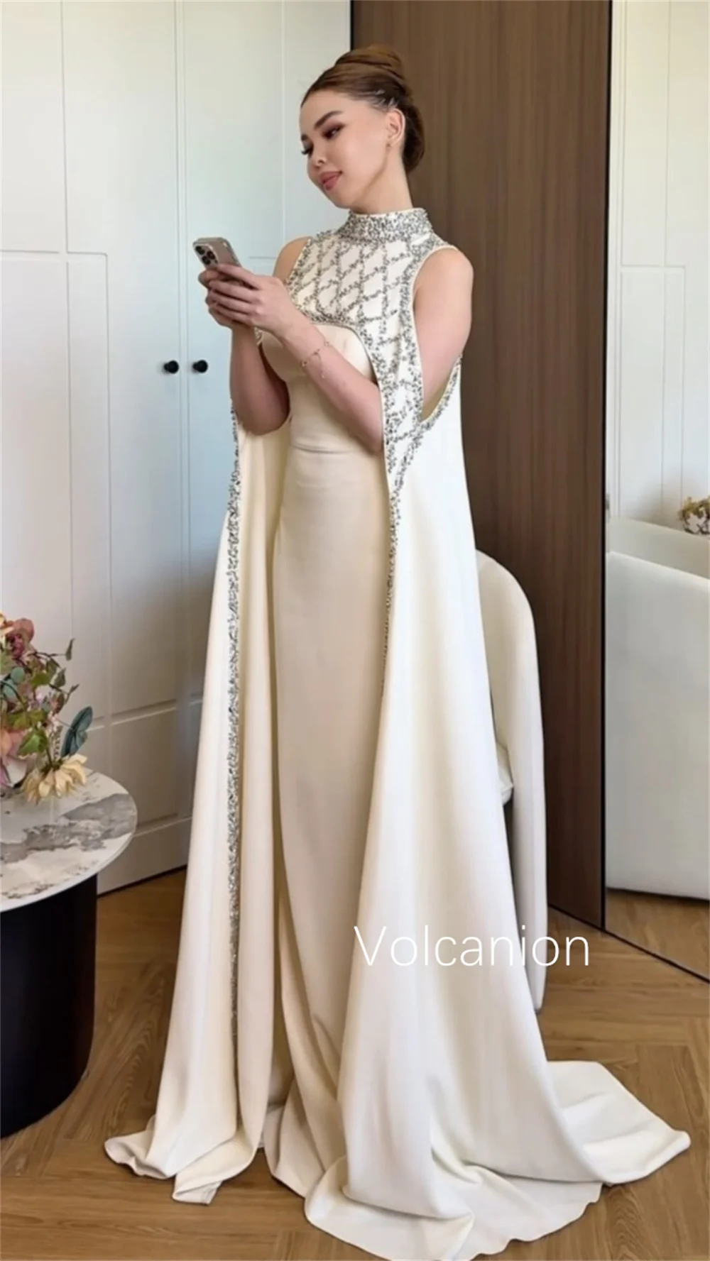 فساتين طويلة مخصصة من الجيرسيه مطرزة بياقة عالية مستقيمة مناسبة مخصصة للسهرات الرسمية المتألقة الرائعة