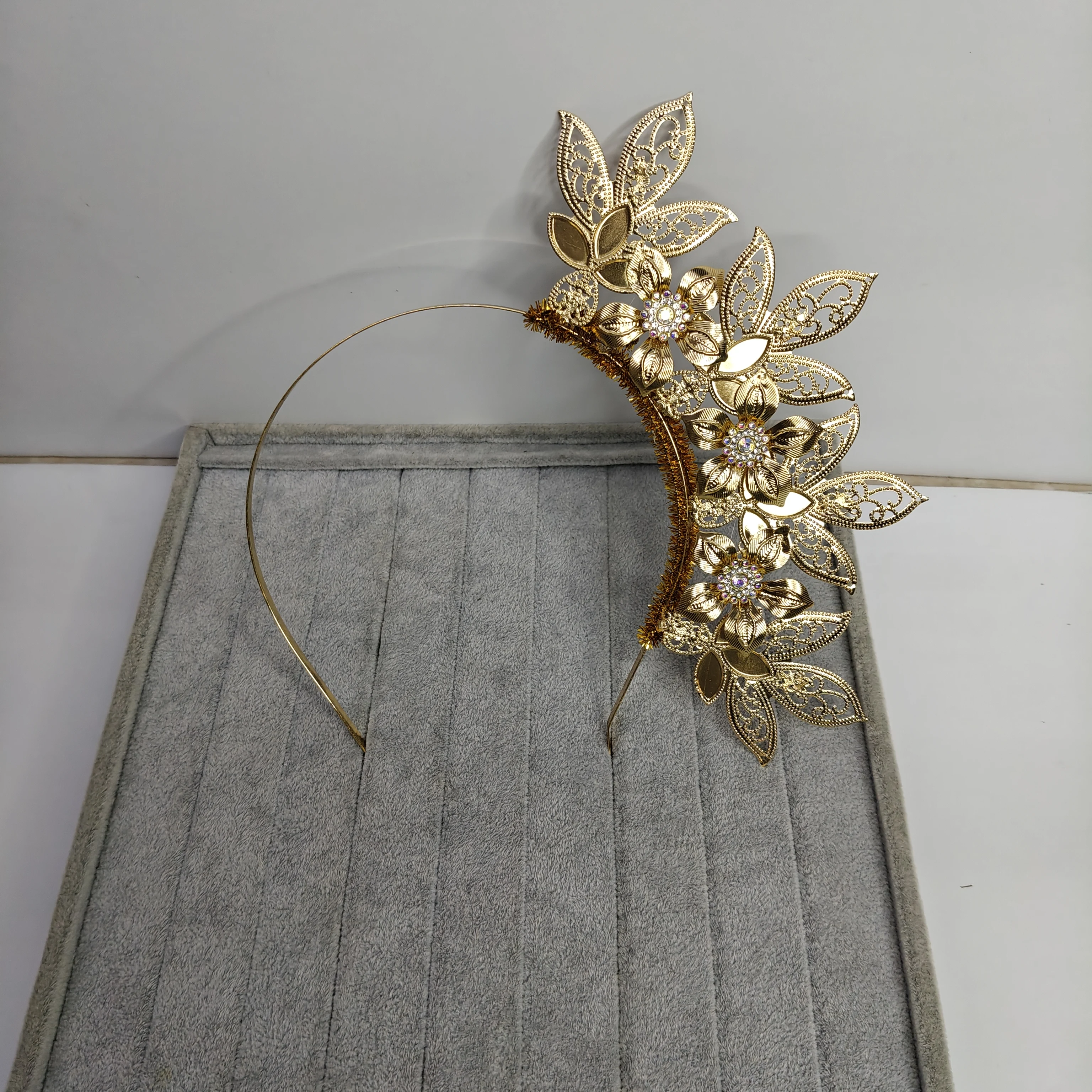 

Simulation of leaf flower headgear performance dance hair accessories metal headband