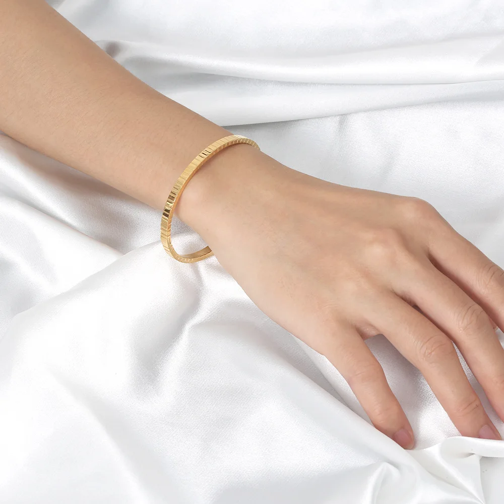 Ins Style 18K Gold Plated Stainless Steel Geometric Bangle Women Hypoallergenic Tarnish-Resistant Stackable Bracelet Gift