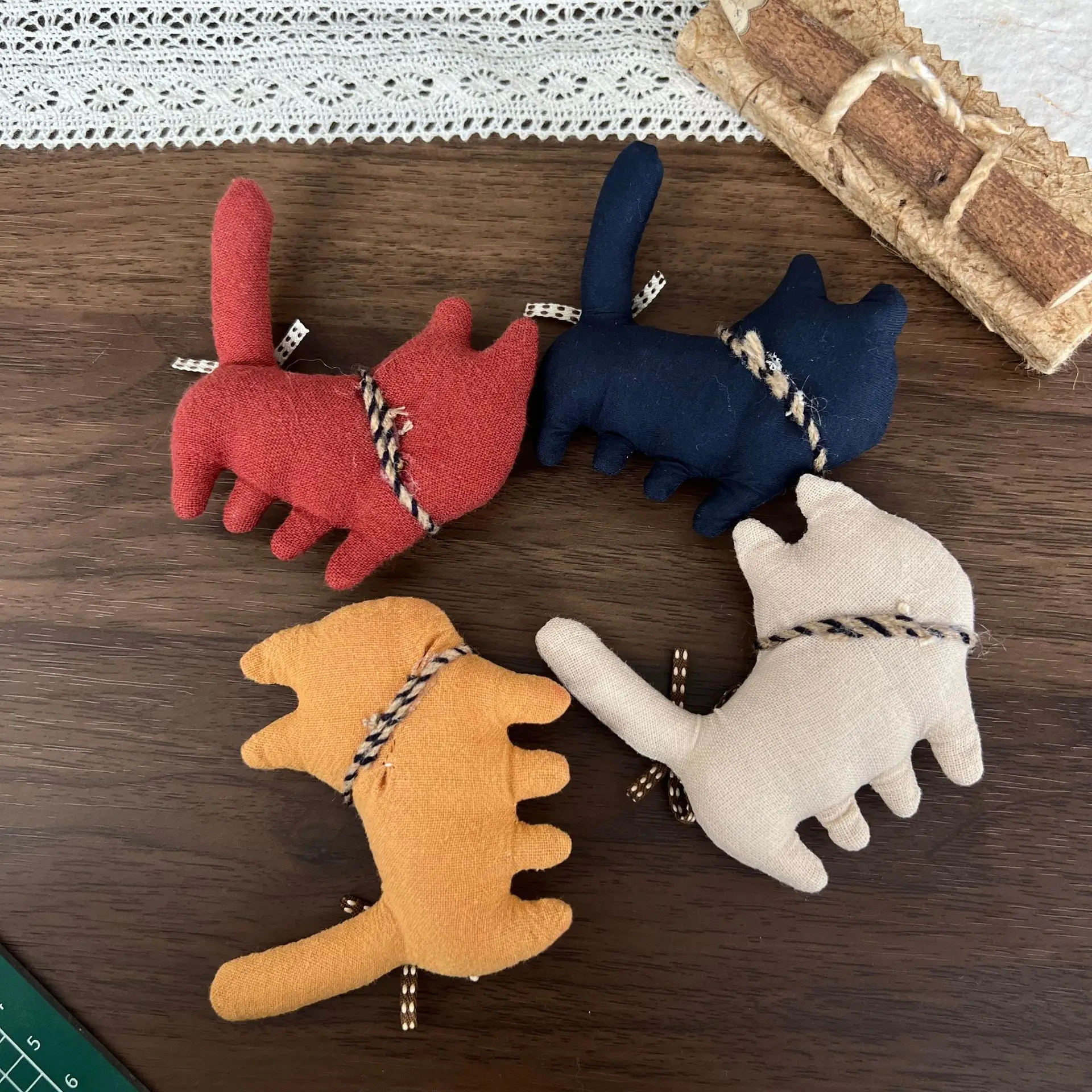 Japanese Kitten Brooch 2PCS for Women Cute Cartoon Handmade Fabric Bag Charm Clothing Shoe Sock Accessory Decor Durable Kit