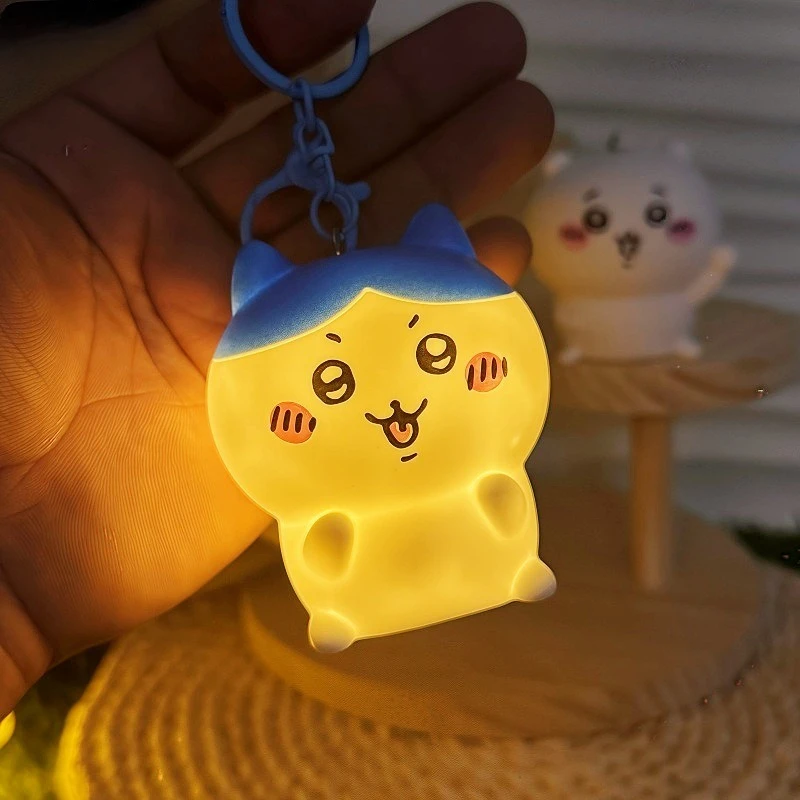hochwertiges Chiikawa. Nachtlicht Heilung Usaki Little Ba Kleber Puppe Schlüsselanhänger Anhänger Mädchen exquisites Geschenk süßer Schlüsselanhänger Auto