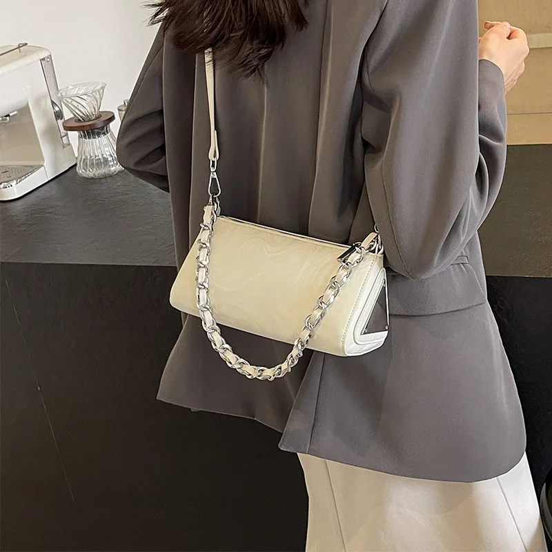 High-end Retro Small Bag for Women 2026 Chain Shoulder Bag Fashionable and Versatile Triangle Crossbody Bags for Women Handbags