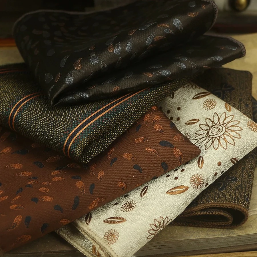 23 センチメートル新しい高級花柄白ポケットチーフフォーマルビジネスポリエステルソフトハンカチ赤ドットハンカチ結婚式スーツアクセサリー