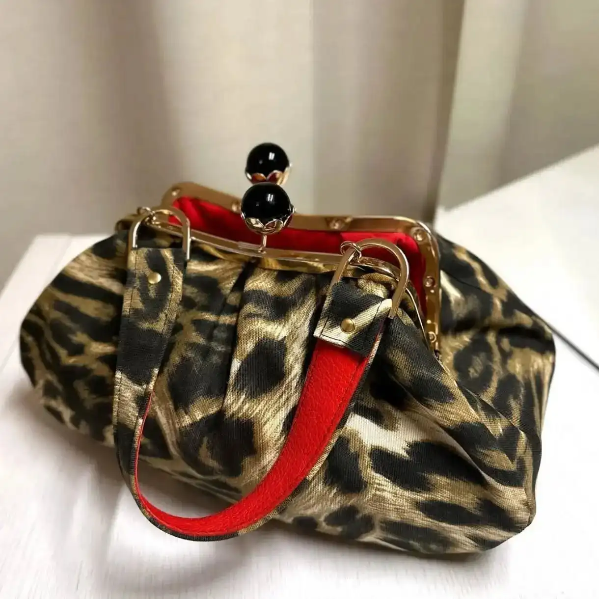 

LOST IN VINTAGE Leopard Print Animals Fabric Soft Smooth Owl Bag Balls Bronze Kiss-lock Large Purse Clutch Large Bag
