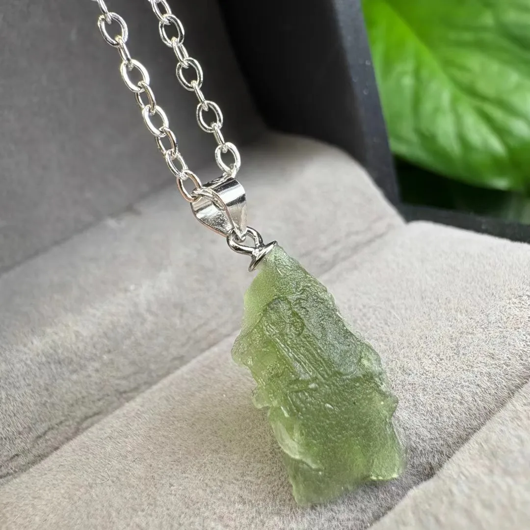 

1 шт. натуральный необработанный чешский молдавит кулон из стерлингового серебра 925 пробы 15 мм неправильной формы Рейки целебный камень ювелирные изделия подарок для мужчин женщин