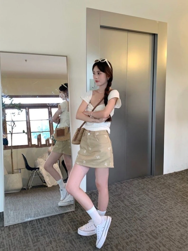 

Женская джинсовая юбка цвета хаки с вышивкой-бантом, с завышенной талией, А-силуэт, короткая, летняя, новая, стройнящая, в милом стиле