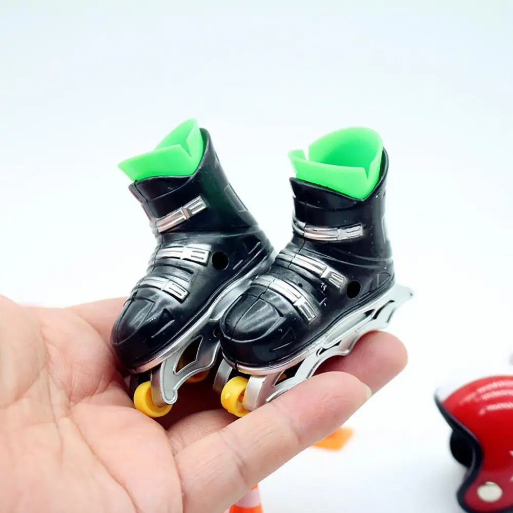 Miniature Skates Helmet Miniature Roller Skates Set with Helmet Roadblocks for Dollhouse Decor Doll Skating Shoes for 1/6