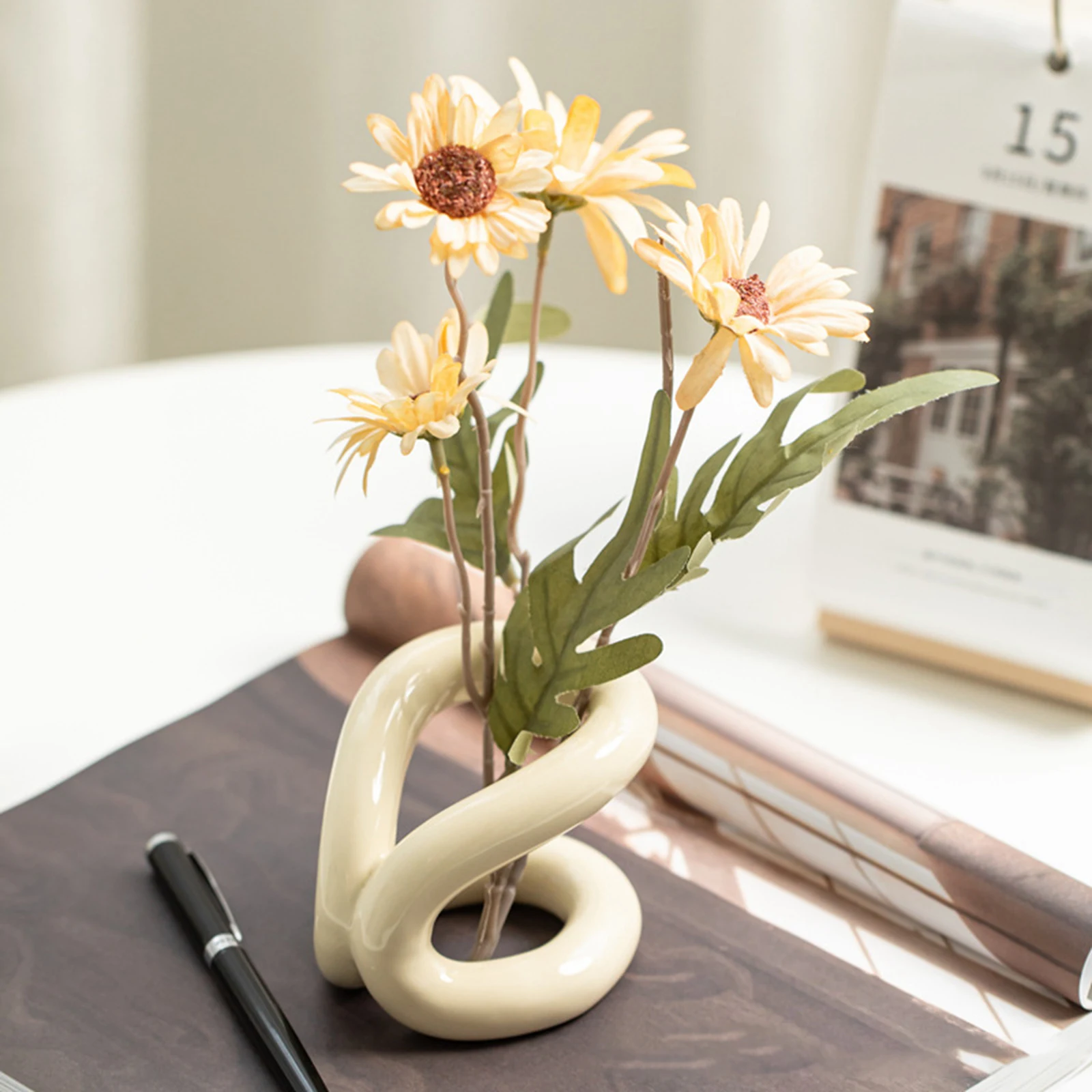 Multifunctional Ceramic Holder Makeup Brush Stand Crafts Ceramic Knot Flower Vase for Cabinet Countertop Office Vanity Bathroom