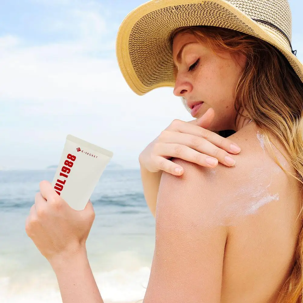 1988 مجموعة العناية بالبشرة SPF50 + واقي من الشمس PA + Sunblock شجرة الصنوبر + ملمس مائي من السيراميد حماية من الأشعة فوق البنفسجية غير دهني كتلة الشمس للعناية بالبشرة