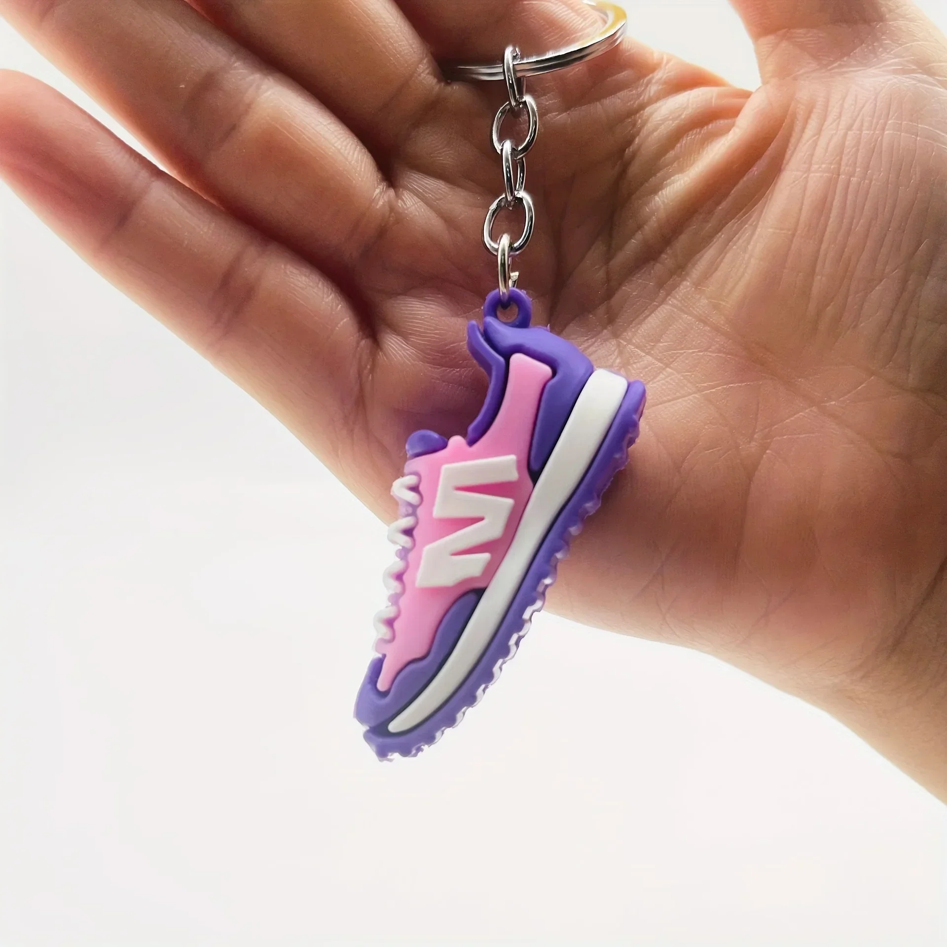 6 st/1 stks Schoen Sleutelhangers Voor Mannen Mini Leuke Cool Sneaker Sleutelhanger PVC Voor Gunsten Collectible Voor sneaker Fans Tas Hanger Gereedschap