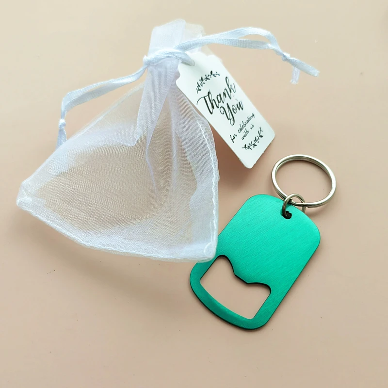 50-100 stuks Gepersonaliseerde Gegraveerde Sleutelhangers Flesopener Bruiloft Gunsten Cadeaus Voor Gasten Feest Doop Aangepaste Souvenir Met Kaart