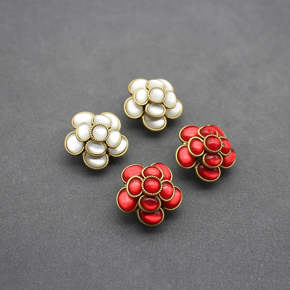 Vintage High-End European and American Style Versatile Retro Earrings Distressed Gold White Glass Camellia Ear Clips