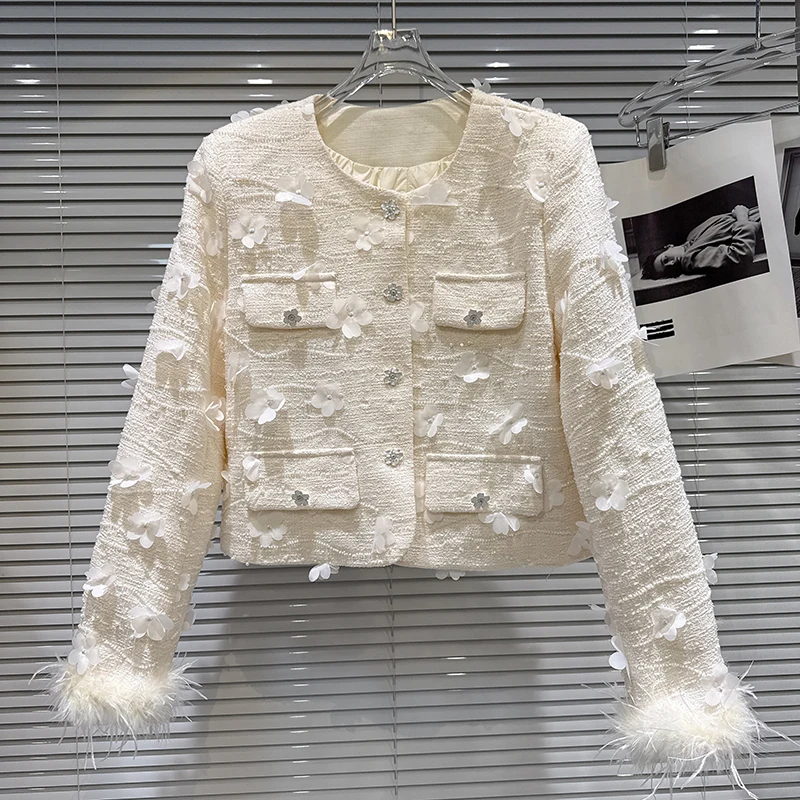 معطف شتوي جديد لعام 2025 بتصميم عطري صغير ثلاثي الأبعاد بأكمام ريشة على شكل زهرة وبطانة سفلية معطف قصير للنساء #2