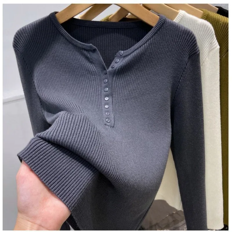 

V-neck Button-down Bottoming Sweater for Women in Autumn and Winter Low-necked, Soft and Waxy Slim-fitting Sweater Top