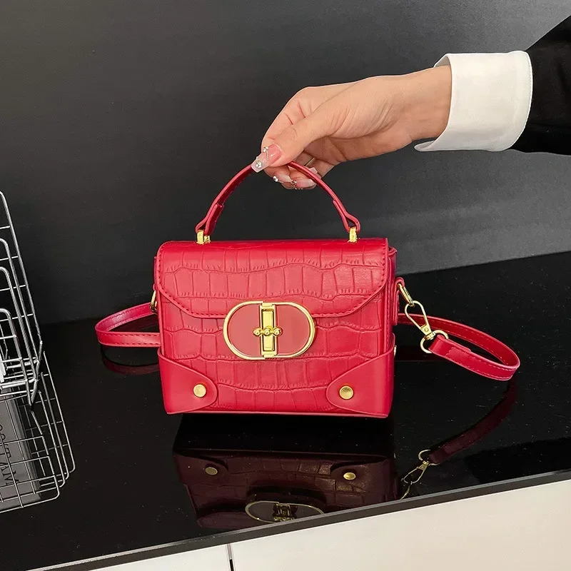 Bolso cuadrado pequeño con textura de cocodrilo de moda 2025, bolso de viaje/diario para mujer, estilo versátil de hombro/mensajero