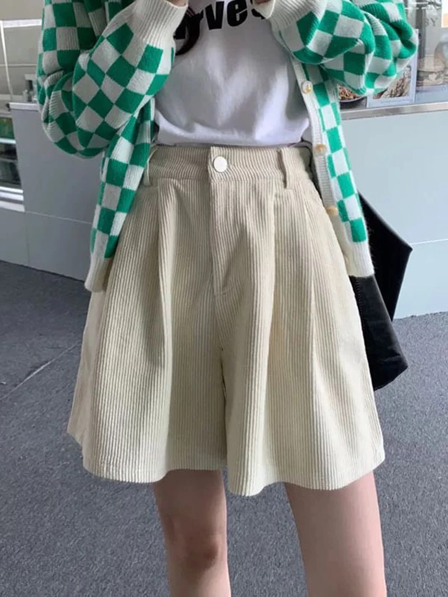 High Waist Corduroy Wide Leg Casual Pants Women's Loose Fitting Vintage Button Short Pants Autumn New Design Slimming Effect
