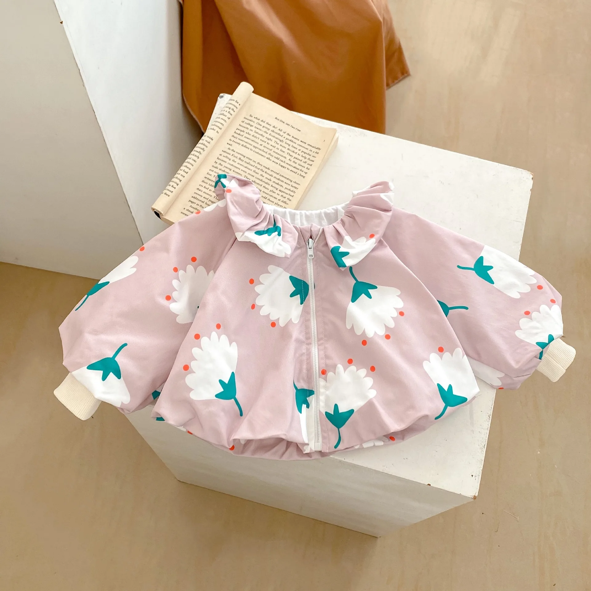

Suitable for 0-2 year old girls 2024 spring and autumn all-match tulip printed pod windproof casual personality small fresh coat