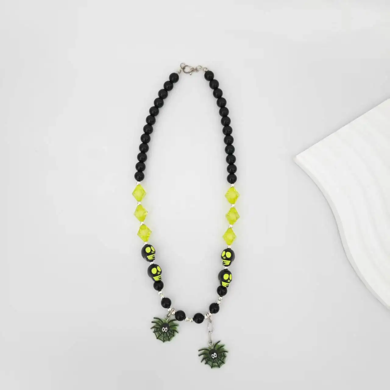

Black Green Skull Bead Spider Pendant Collarbone Chain Necklace Women's Party Gift Children Hallowwen Handmade Necklace