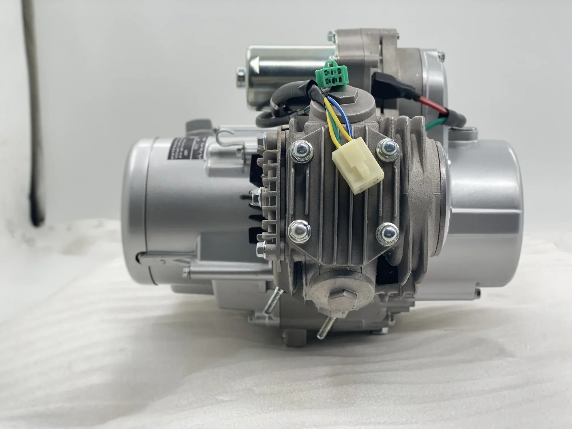 DAYANG 125cc محرك دراجة نارية اسطوانة واحدة 4 السكتة الدماغية نمط الهواء الكهربائية طريقة المنشأ الإشعال CDI بدء مكان ركلة الباردة