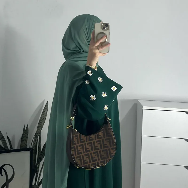 Vestido modesto musulmán con bordado de margaritas para mujer, Eid, Arabia Saudita, Dubai, Abaya, lujo, Islam, Turquía, fiesta de vacaciones, bata Jalabiya, 2024