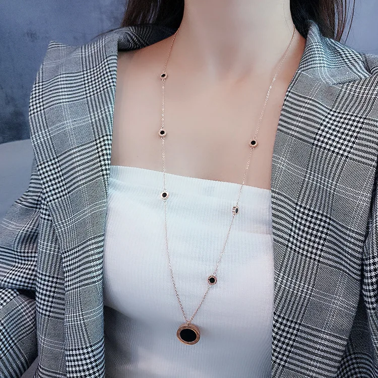 

Titanium Steel Roman Numeral Pendant Long Necklace Fashion Korean Jewelry Unusual Woman's Clavicle Chain Black and White Disc