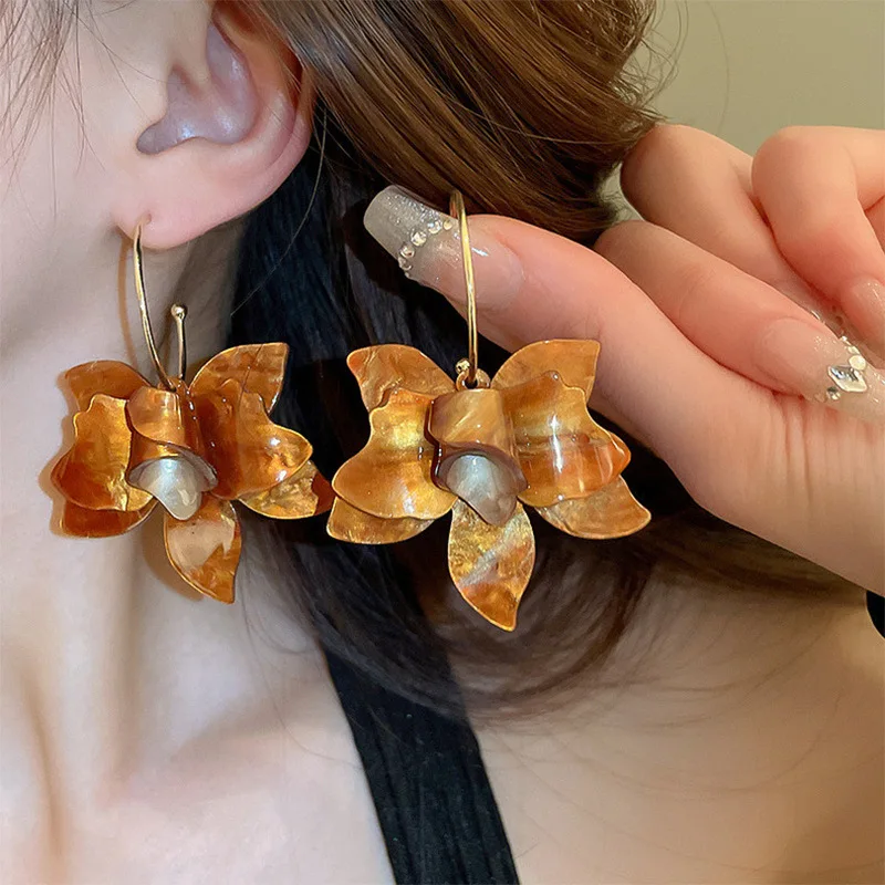 أقراط زهرة الأكريليك الرجعية للنساء الفرنسية الأنيقة الخفيفة الفاخرة الأقراط المألوف مزاجه اكسسوارات الحفلات