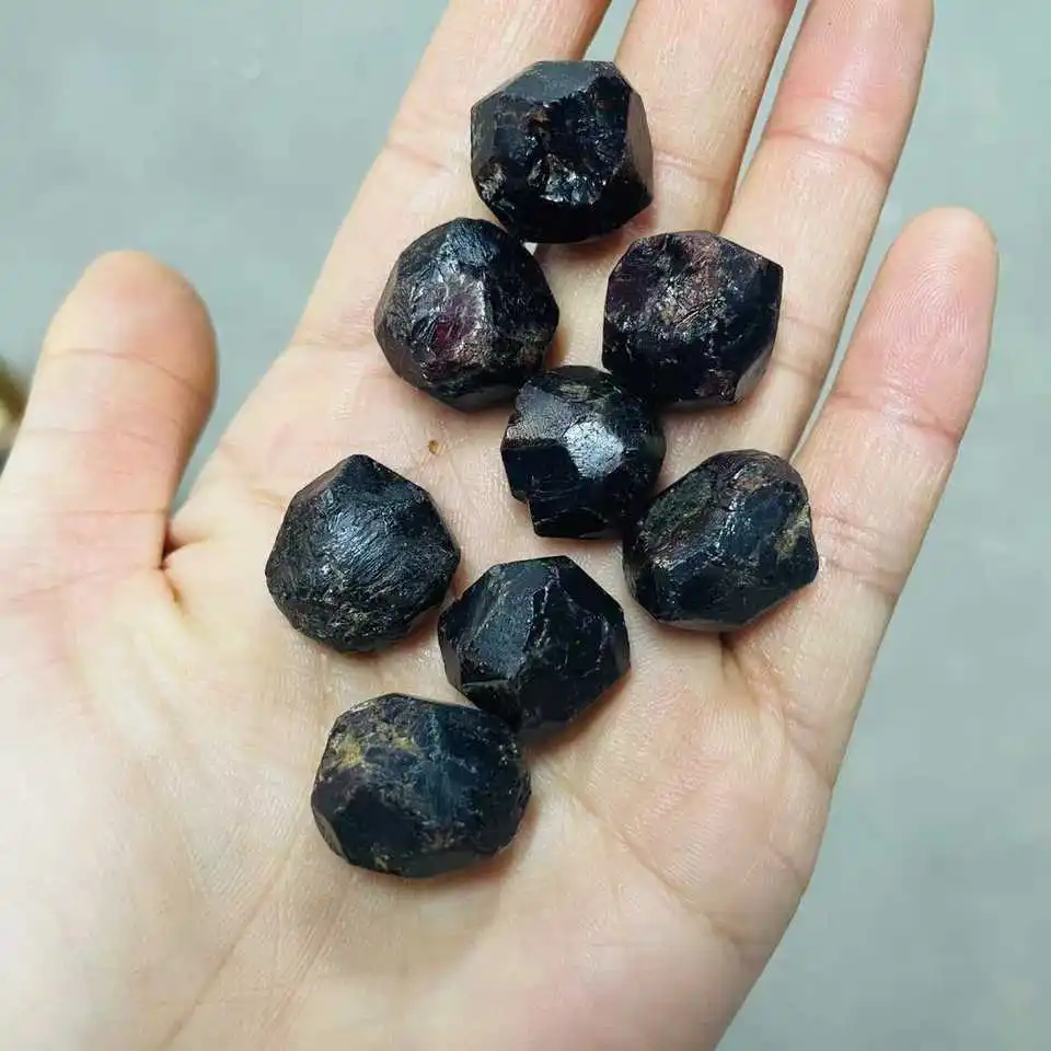 Wholesale Rough Stone Raw Crystal Garnet Healing Rock Stone Crystal For Home Decor