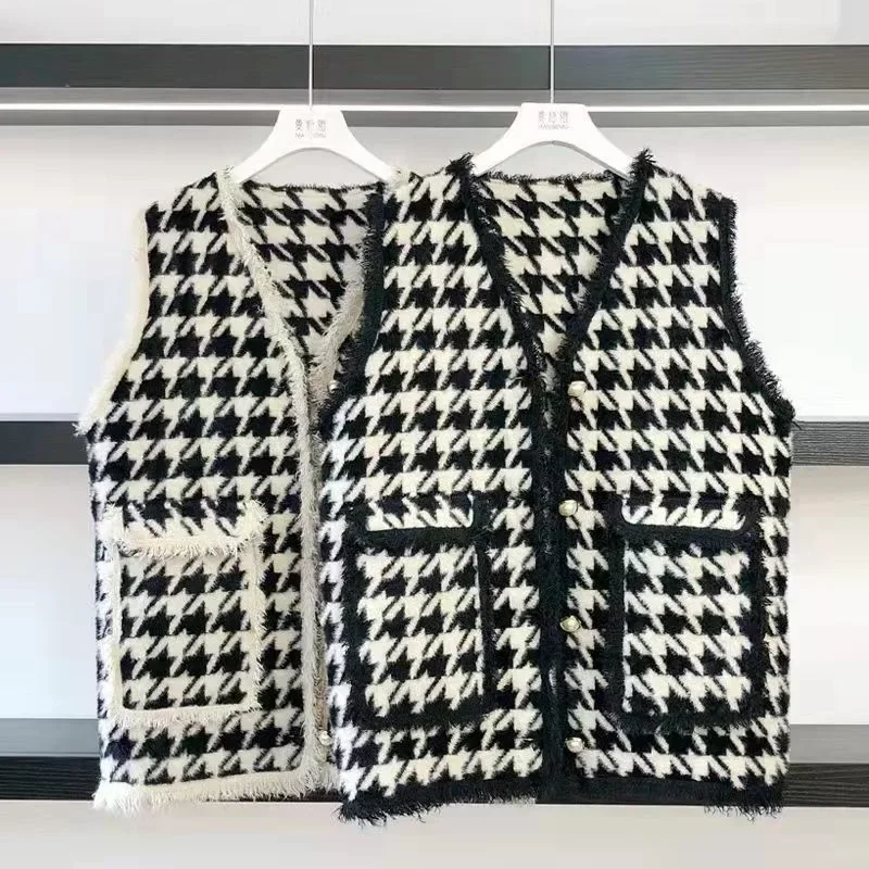 Small Fragrant V-neck Tweed Vest Jacket Women Vintage Elegant Autumn Winter 2025 New Sleeveless Waistcoat French Chic Tank Tops