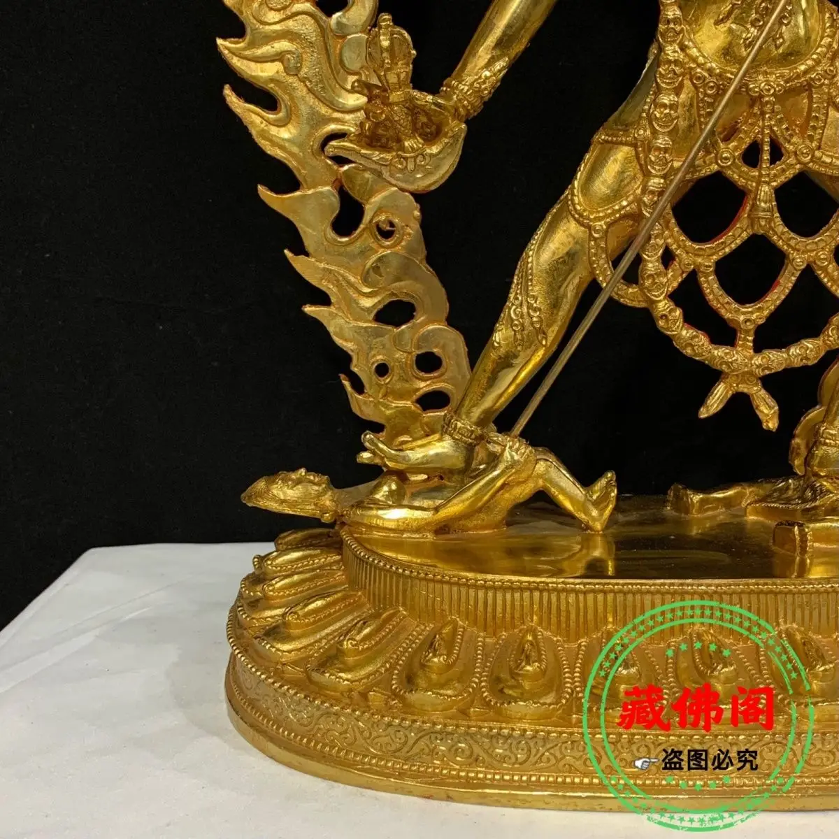 One foot and five feet, the ethereal Tibetan Buddha statue with exquisite craftsmanship, the gilded protector of the Esoteric Bu