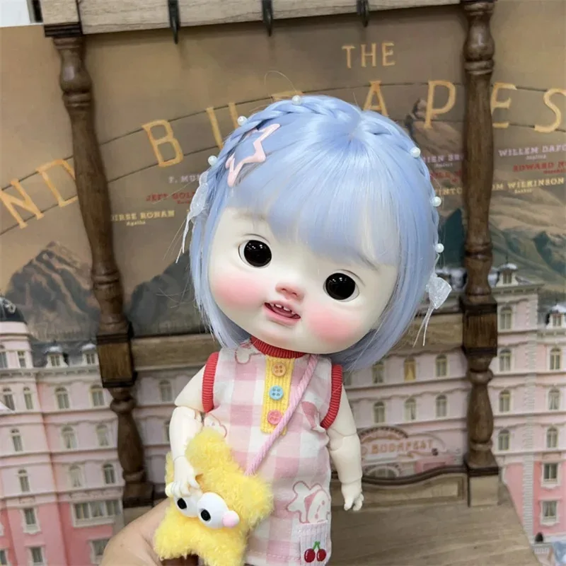 

Парик для куклы BJD 1/4 1/3 Da Toe Dian, белый, с голубыми жемчужинами, с бантом-бабочкой, короткие волосы, из высокотемпературного шелка, аксессуары