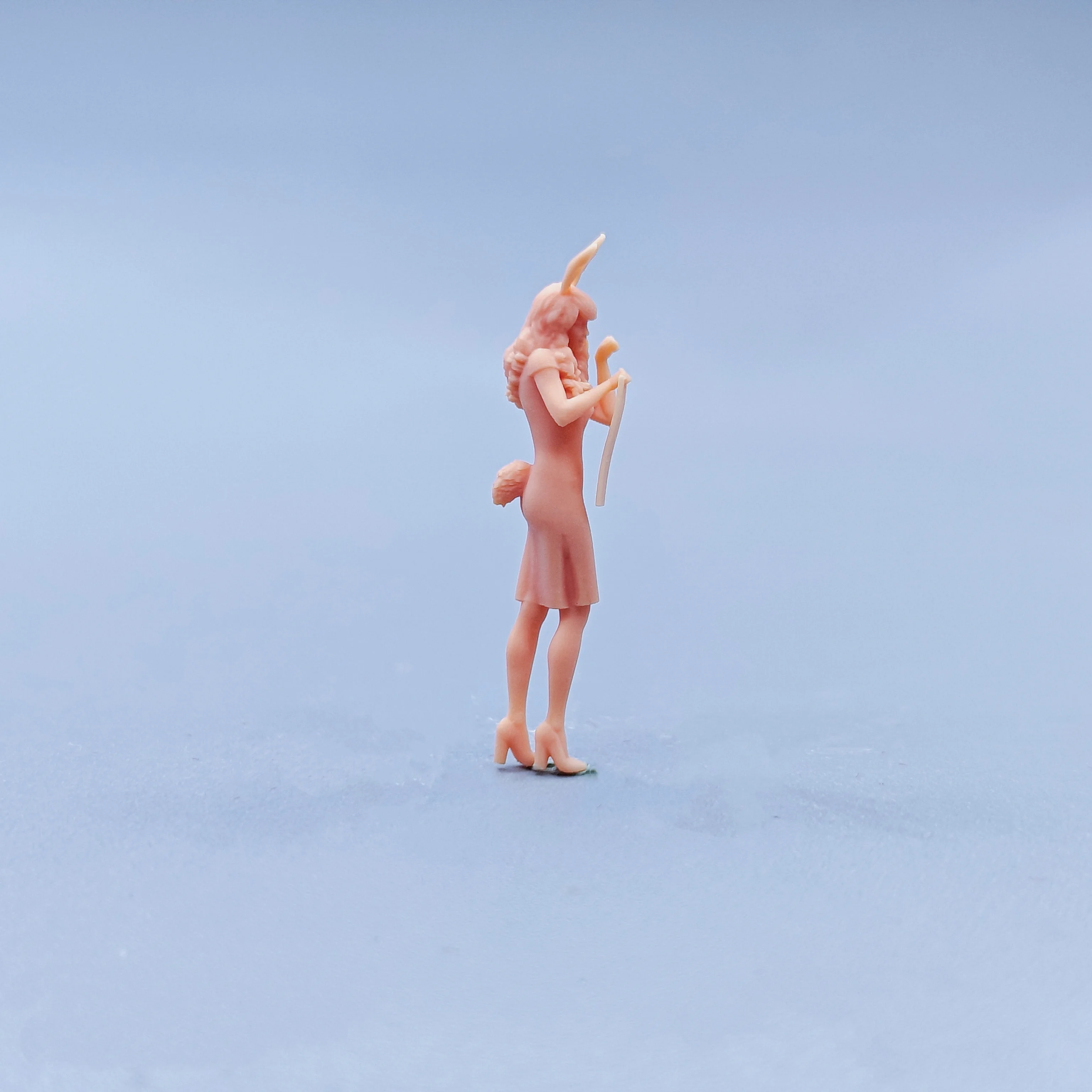 1/64 1/43 ตุ๊กตารุ่นเรซิ่น Qipao สาวกระต่าย Unสี Miniatures Diorama มือวาด C736