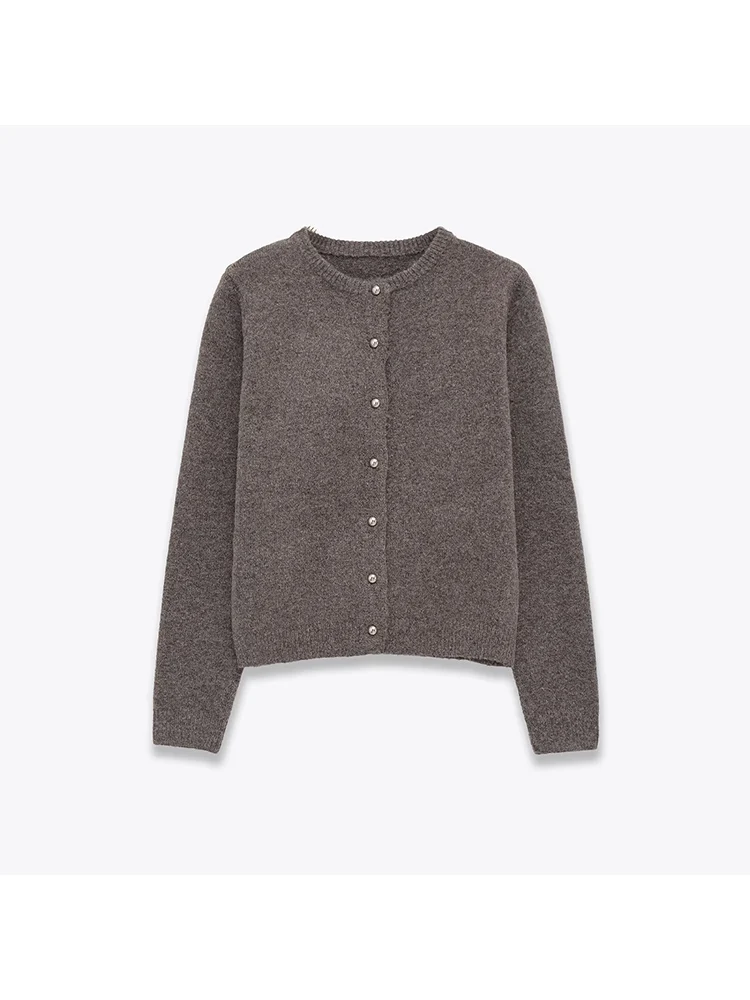 

European-style new women's fashionable and versatile round neck long-sleeved knitted cardigan with metal button embellishments.
