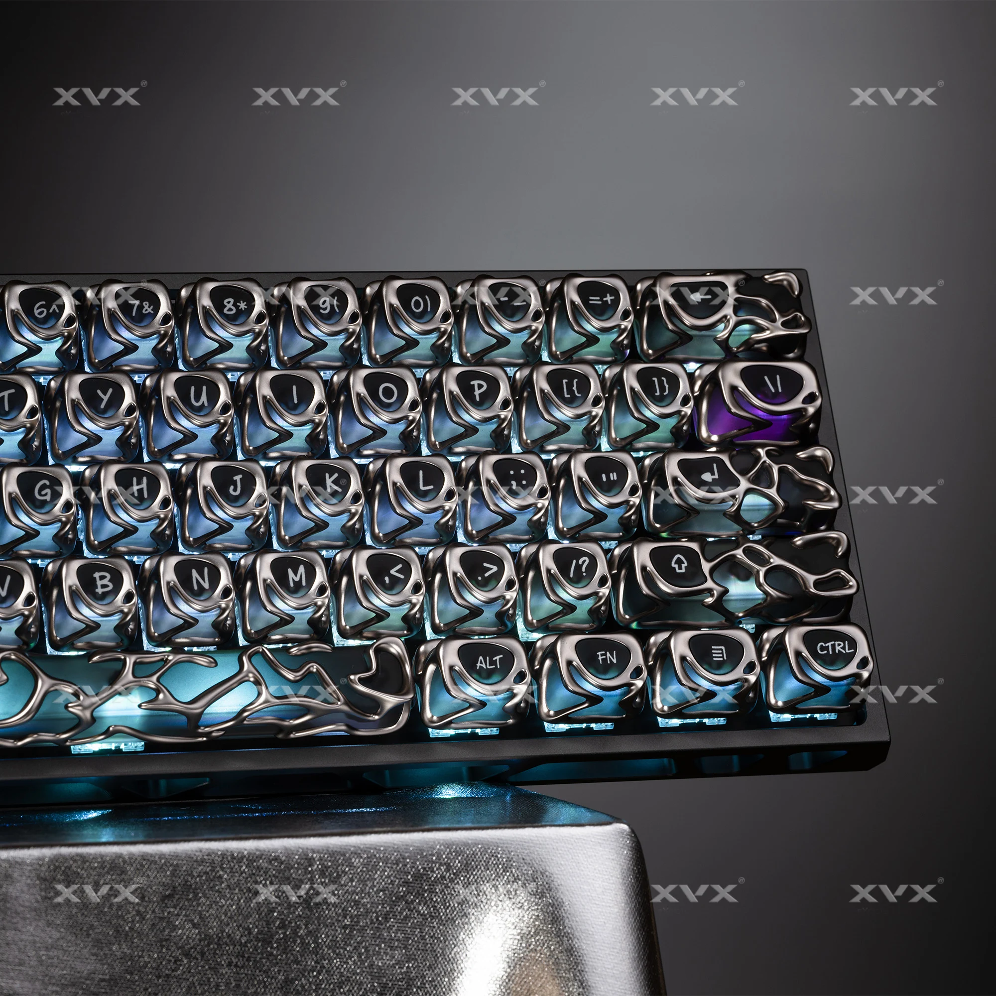 

XVX Personality Keycap Metal Texture Hollowed-out Fog Penetrating Personalized Creative Transparent keycap ABS+PC 61 Keys