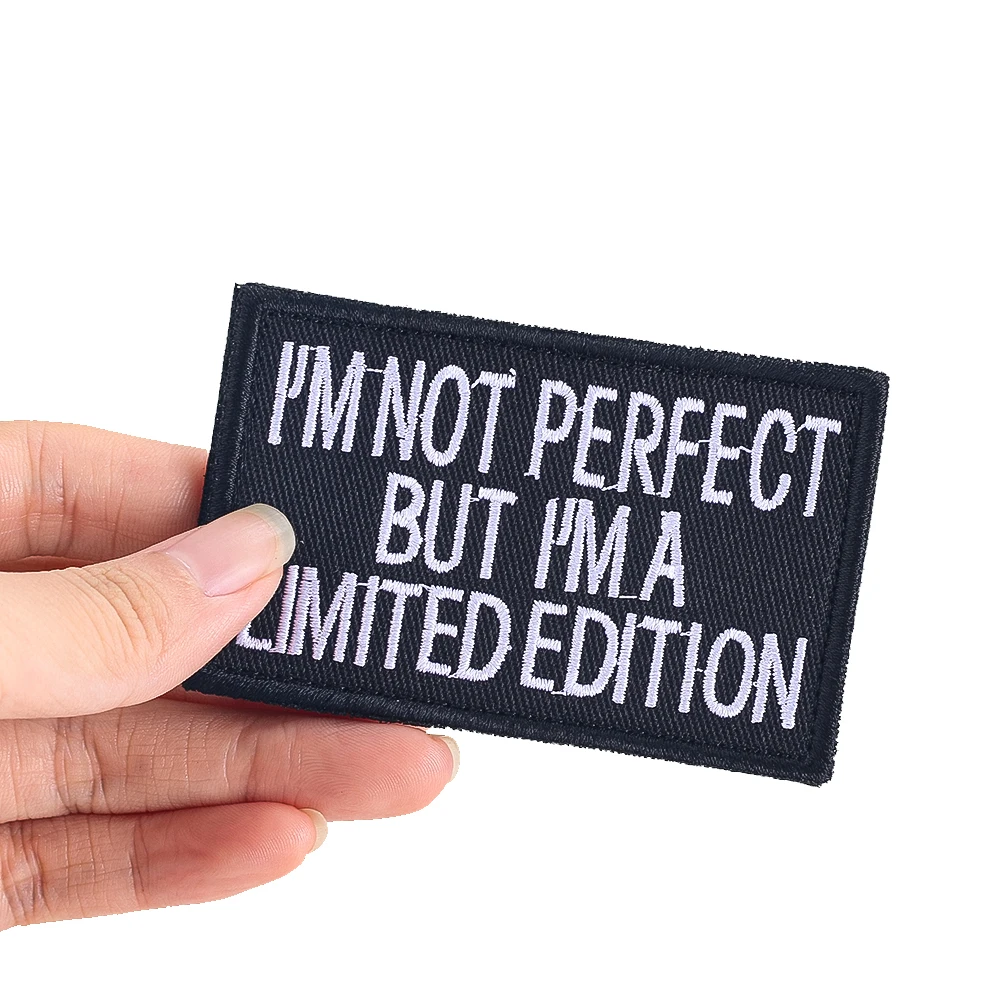 1 قطعة عبارة الإنجليزية هوك حلقة أنا لست مثالية ولكن أنا طبعة محدودة ماجيك التصحيح للملابس السترات الخياطة اكسسوارات الديكور #3