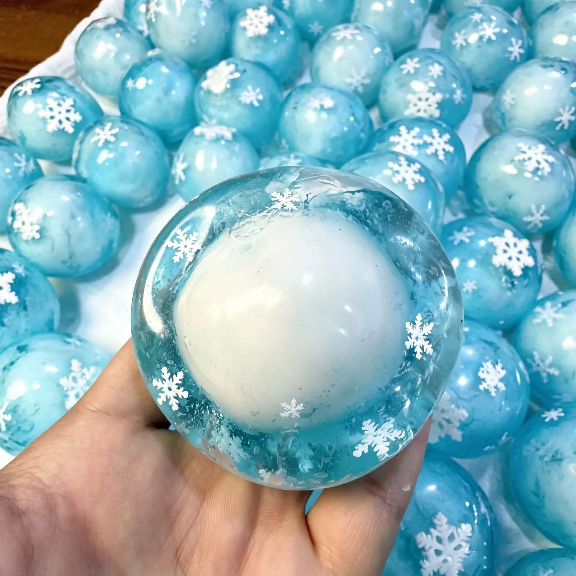 Schneeflocken-Knackwachsball - Knuspriger Quetschball, Crunchy Fidget Sensorisches Spielzeug für Erwachsene Weiches ASMR-Sensorikspielzeug – Detail 2