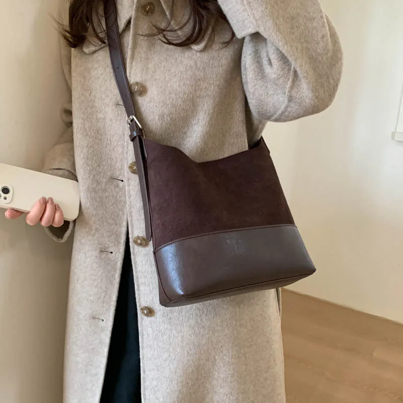 Torebka damska pod pachę w stylu vintage na rok 2025, skórzana, wielofunkcyjna, do noszenia na ramieniu lub jako listonoszka, retro, elegancka, o dużej pojemności.