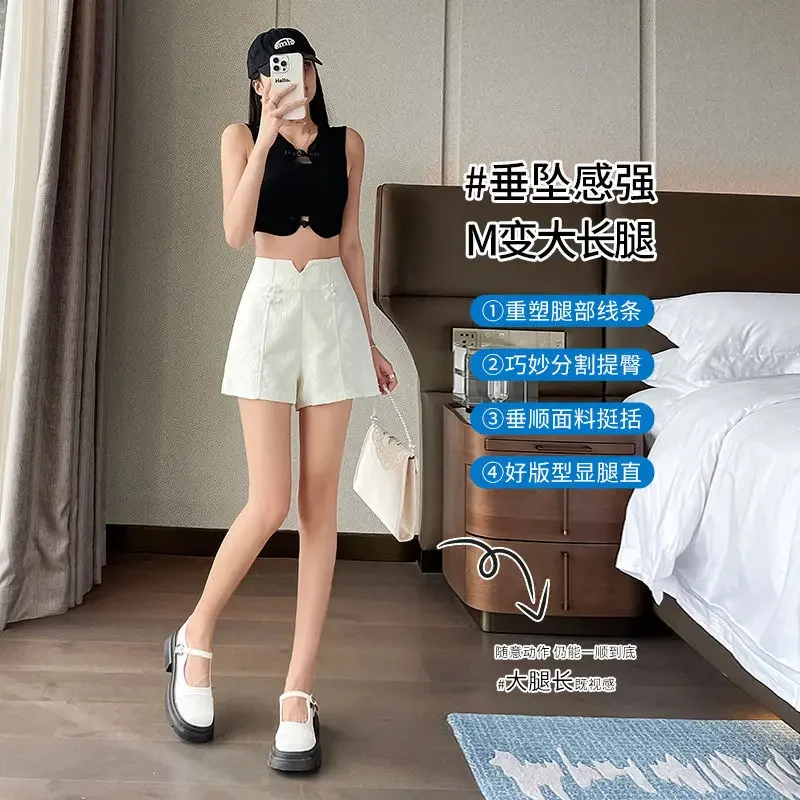 Nuevos pantalones cortos chinos con botones de Jacquard para mujer en primavera/verano 2025, cintura alta y aspecto delgado con un nuevo estilo chino ancho